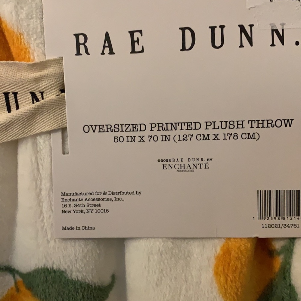 ๐บ๐ธ Rae Dunn SQUEEZE THE DAY ๐ throw - Picture 3 of 3